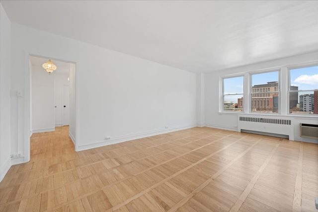 1585 Ridge Avenue 705, Evanston, IL 60201