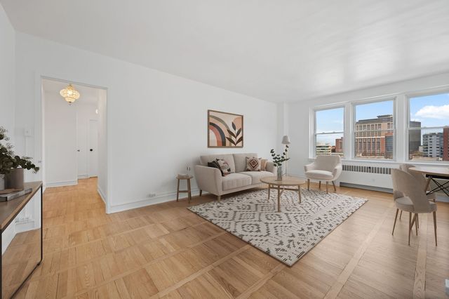 1585 Ridge Avenue 705, Evanston, IL 60201