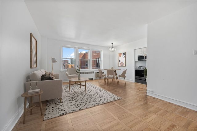 1585 Ridge Avenue 705, Evanston, IL 60201