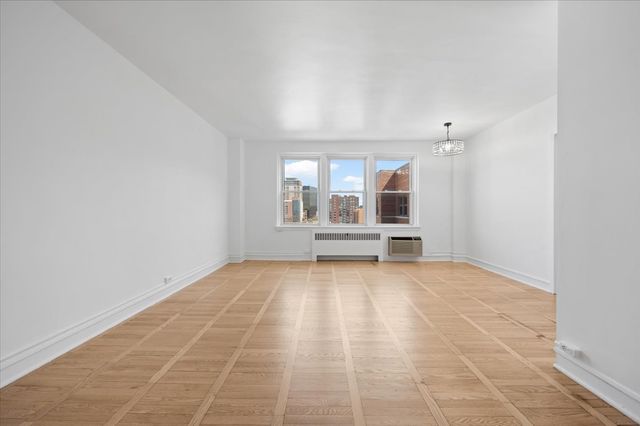 1585 Ridge Avenue 705, Evanston, IL 60201