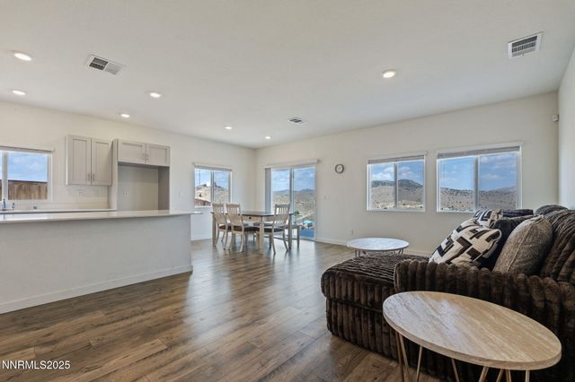 2105 Painted Sky Way, Sun Valley, NV 89433