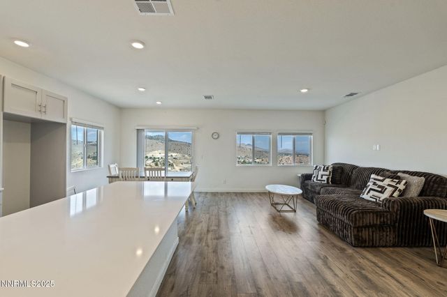 2105 Painted Sky Way, Sun Valley, NV 89433