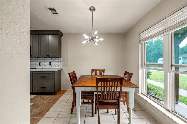 1004 W Elizabeth Drive, Robinson, TX 76706