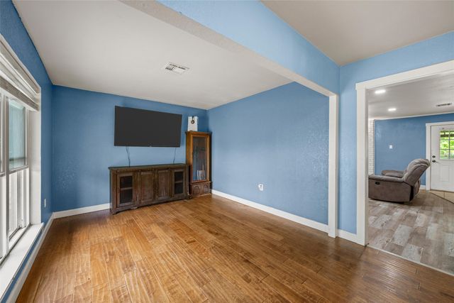 1004 W Elizabeth Drive, Robinson, TX 76706