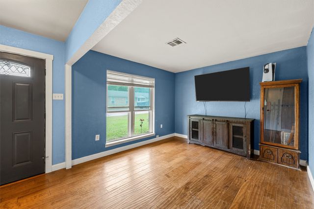 1004 W Elizabeth Drive, Robinson, TX 76706