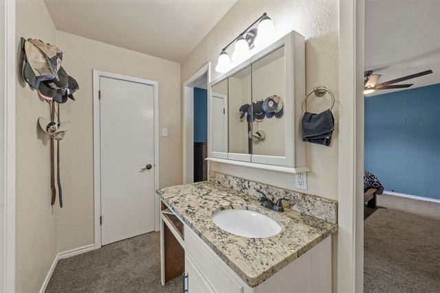 1004 W Elizabeth Drive, Robinson, TX 76706