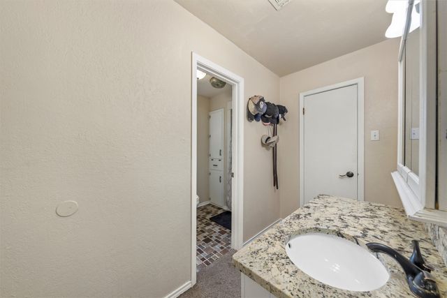1004 W Elizabeth Drive, Robinson, TX 76706