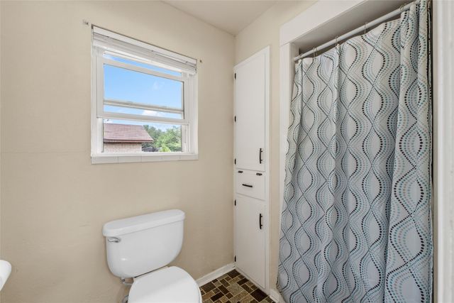 1004 W Elizabeth Drive, Robinson, TX 76706