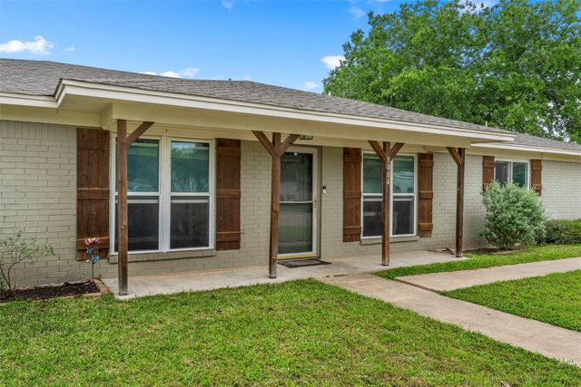 1004 W Elizabeth Drive, Robinson, TX 76706