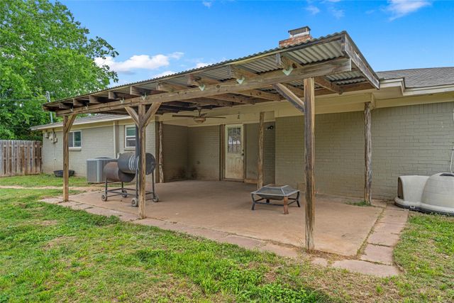 1004 W Elizabeth Drive, Robinson, TX 76706