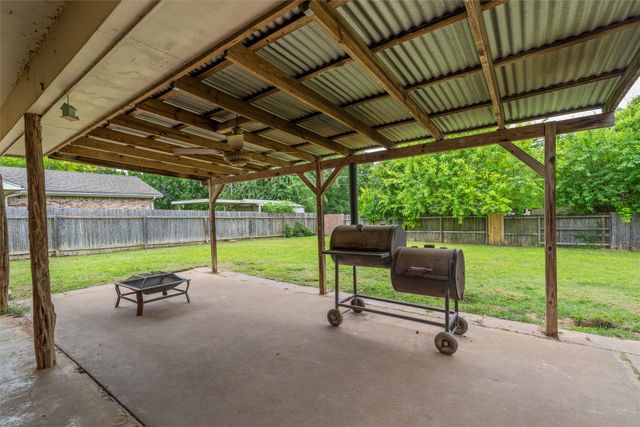 1004 W Elizabeth Drive, Robinson, TX 76706