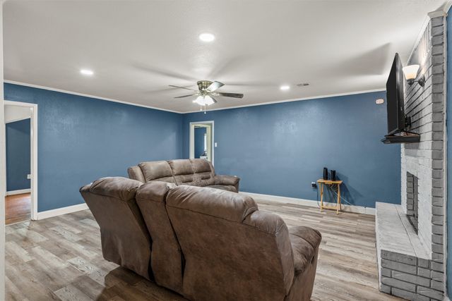 1004 W Elizabeth Drive, Robinson, TX 76706