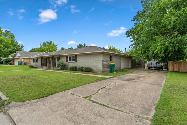 1004 W Elizabeth Drive, Robinson, TX 76706
