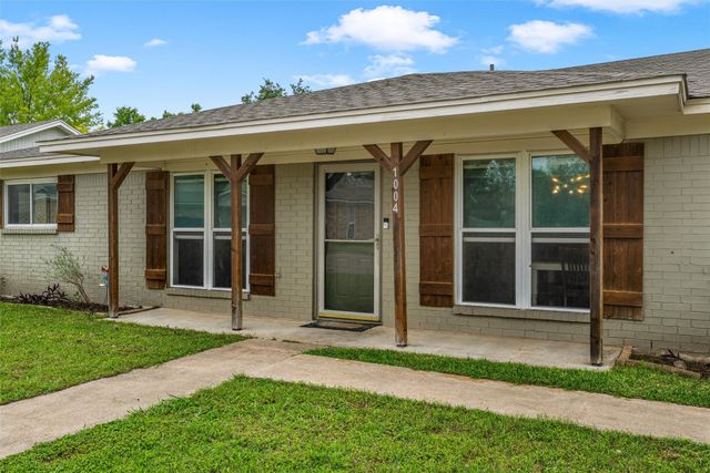 1004 W Elizabeth Drive, Robinson, TX 76706