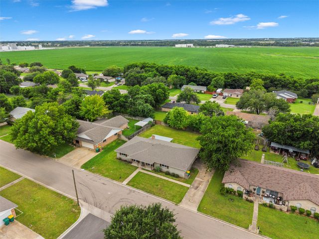 1004 W Elizabeth Drive, Robinson, TX 76706