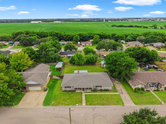 1004 W Elizabeth Drive, Robinson, TX 76706