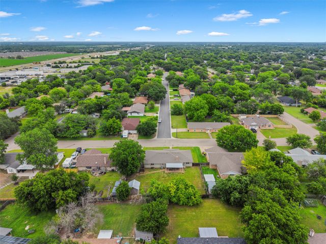 1004 W Elizabeth Drive, Robinson, TX 76706