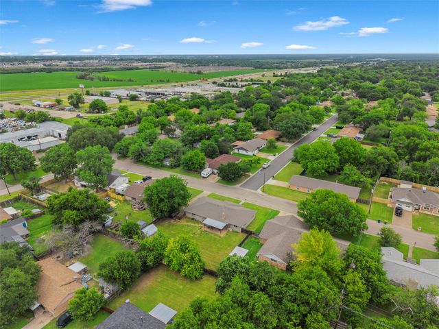 1004 W Elizabeth Drive, Robinson, TX 76706