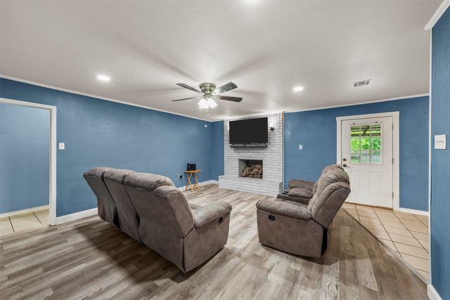 1004 W Elizabeth Drive, Robinson, TX 76706