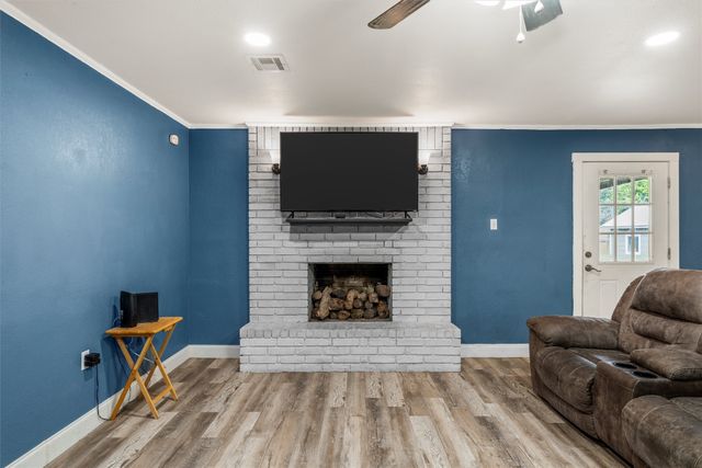 1004 W Elizabeth Drive, Robinson, TX 76706