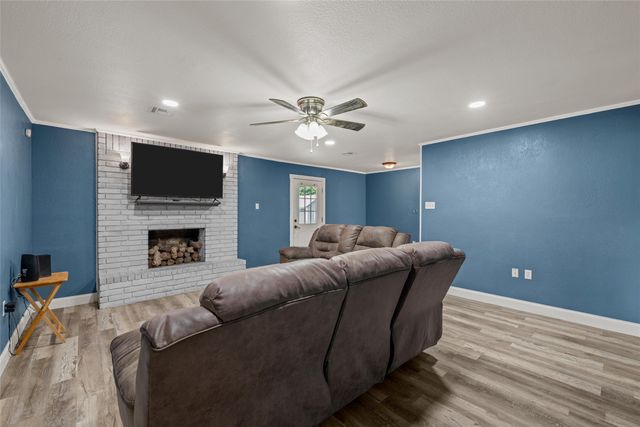 1004 W Elizabeth Drive, Robinson, TX 76706