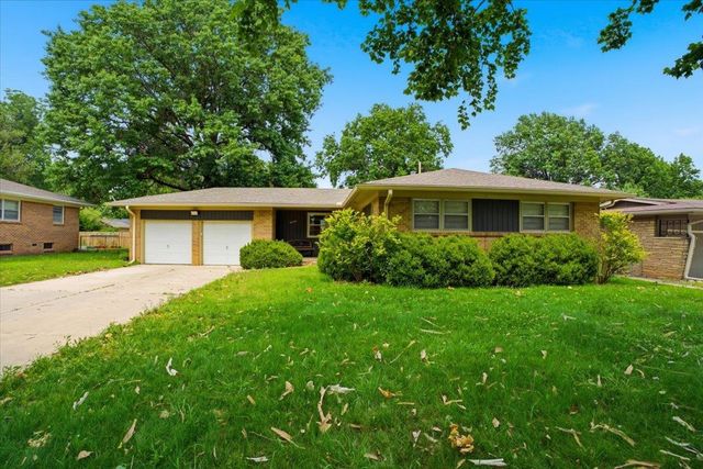 9900 W Tee Ln, Wichita, KS 67212