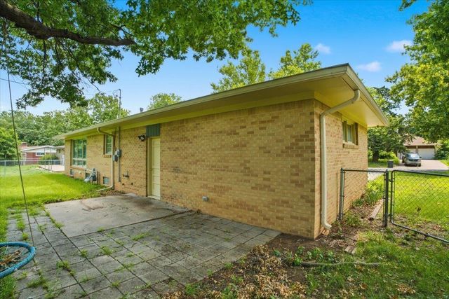 9900 W Tee Ln, Wichita, KS 67212