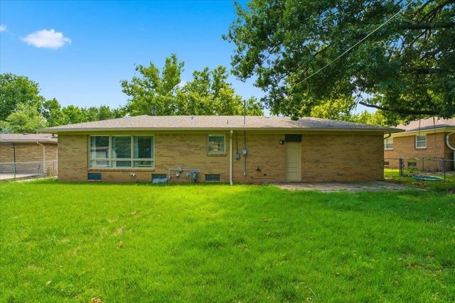 9900 W Tee Ln, Wichita, KS 67212