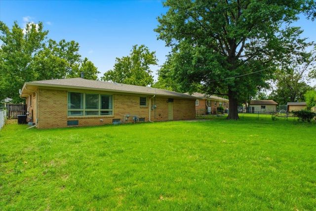 9900 W Tee Ln, Wichita, KS 67212