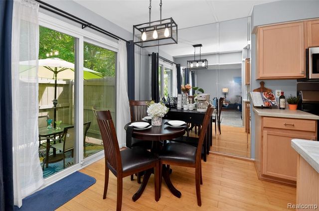 70 Pine Tree Ridge Drive 2, Waterford, MI 48327
