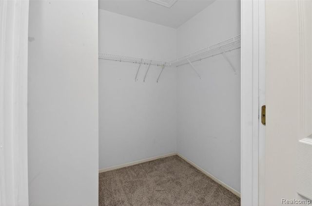 70 Pine Tree Ridge Drive 2, Waterford, MI 48327