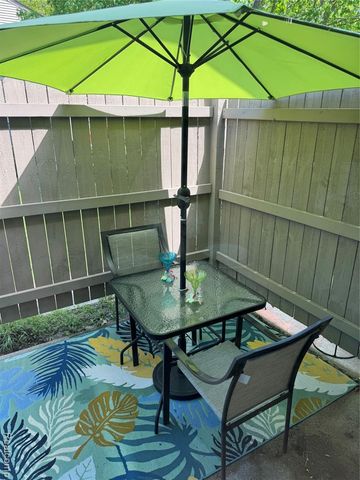 70 Pine Tree Ridge Drive 2, Waterford, MI 48327