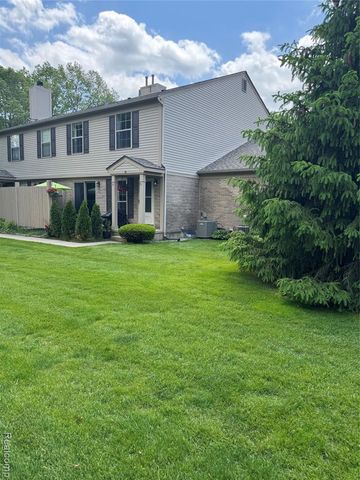 70 Pine Tree Ridge Drive 2, Waterford, MI 48327