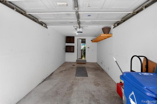 70 Pine Tree Ridge Drive 2, Waterford, MI 48327