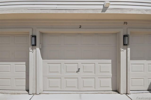 70 Pine Tree Ridge Drive 2, Waterford, MI 48327