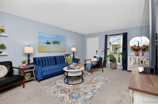 70 Pine Tree Ridge Drive 2, Waterford, MI 48327