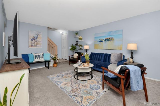 70 Pine Tree Ridge Drive 2, Waterford, MI 48327
