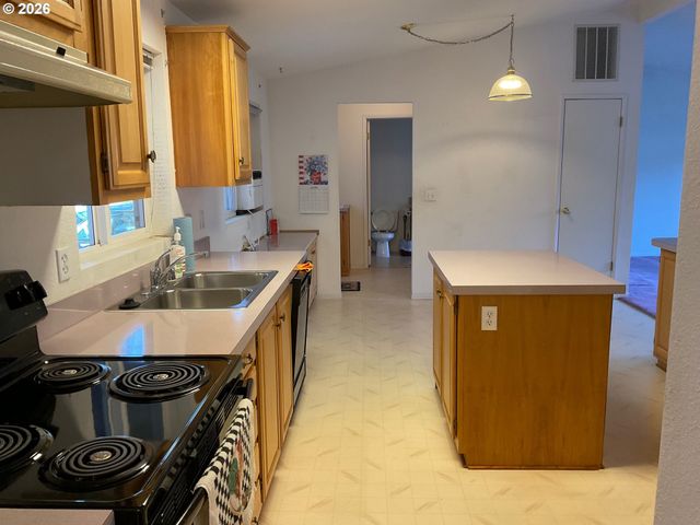 1949 Se PALMQUIST Rd 41, Gresham, OR 97080