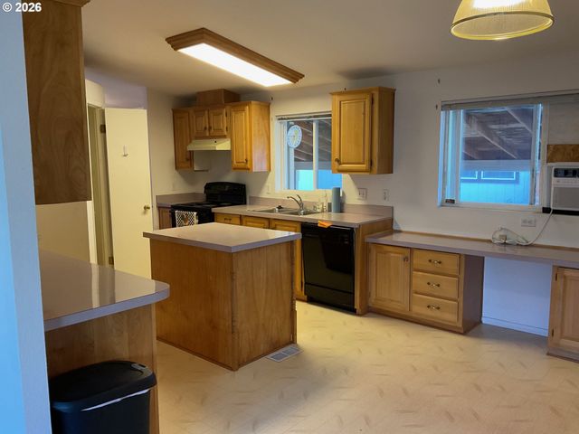 1949 Se PALMQUIST Rd 41, Gresham, OR 97080