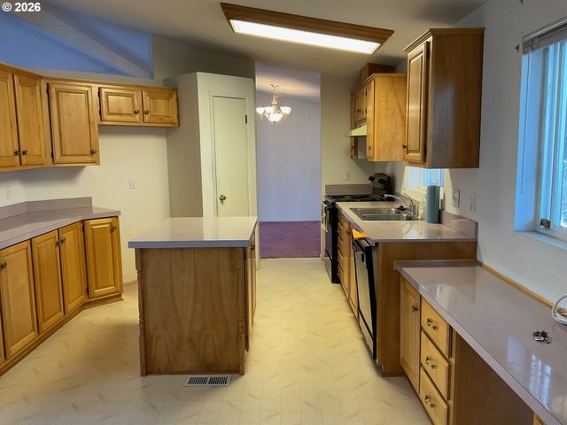 1949 Se PALMQUIST Rd 41, Gresham, OR 97080