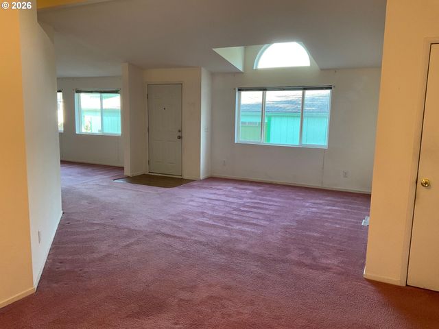 1949 Se PALMQUIST Rd 41, Gresham, OR 97080