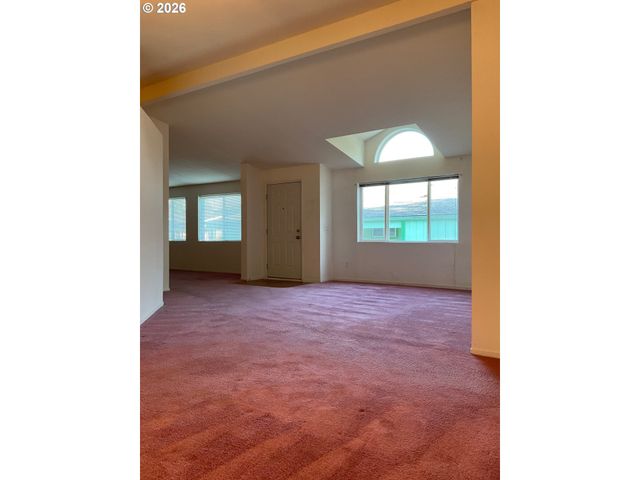 1949 Se PALMQUIST Rd 41, Gresham, OR 97080