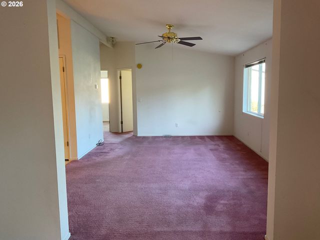 1949 Se PALMQUIST Rd 41, Gresham, OR 97080