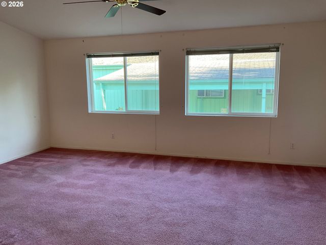 1949 Se PALMQUIST Rd 41, Gresham, OR 97080