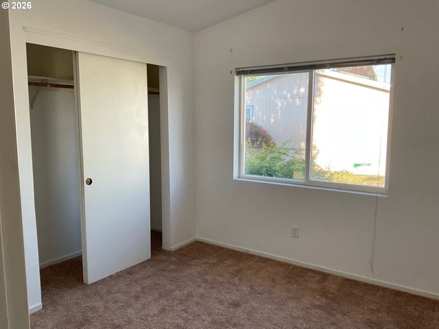 1949 Se PALMQUIST Rd 41, Gresham, OR 97080