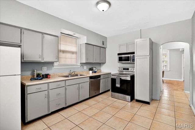 4420 S Spring Avenue, St Louis, MO 63116