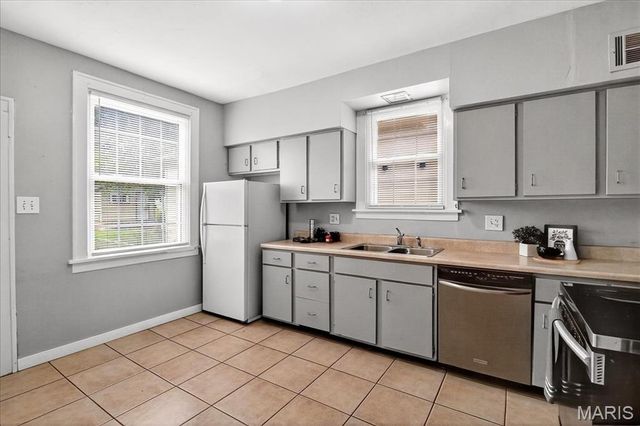 4420 S Spring Avenue, St Louis, MO 63116