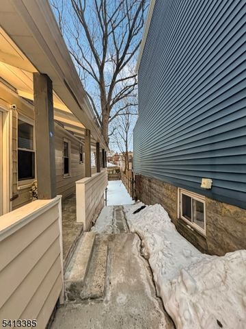 82 Palm St, Newark City, NJ 07106