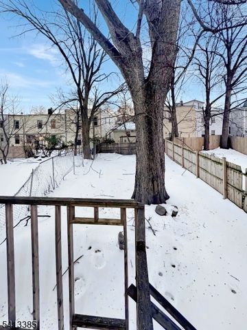 82 Palm St, Newark City, NJ 07106