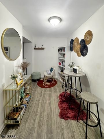 82 Palm St, Newark City, NJ 07106